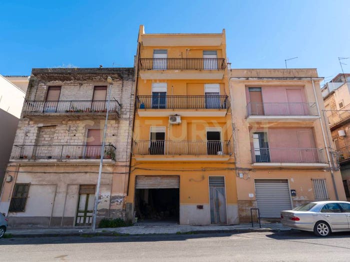 Casa con 6 locali in vendita in Via Eraclea, Lentini