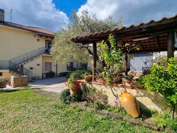 Casa con 6 locali in vendita in Via Stella, Centro, Broccostella