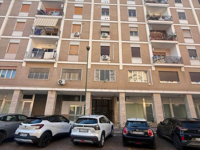 Appartamento con 5 locali in vendita in Piazza Ettore Vitale, Soccavo, Napoli