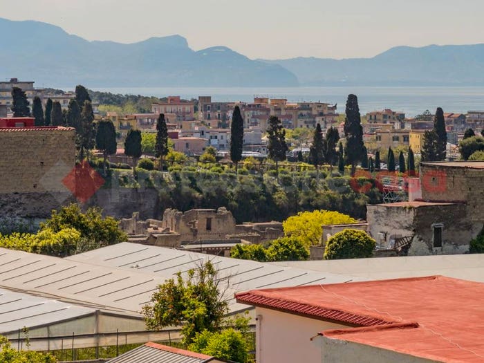 Appartamento trilocale in vendita in cso Resina, Centro, Ercolano