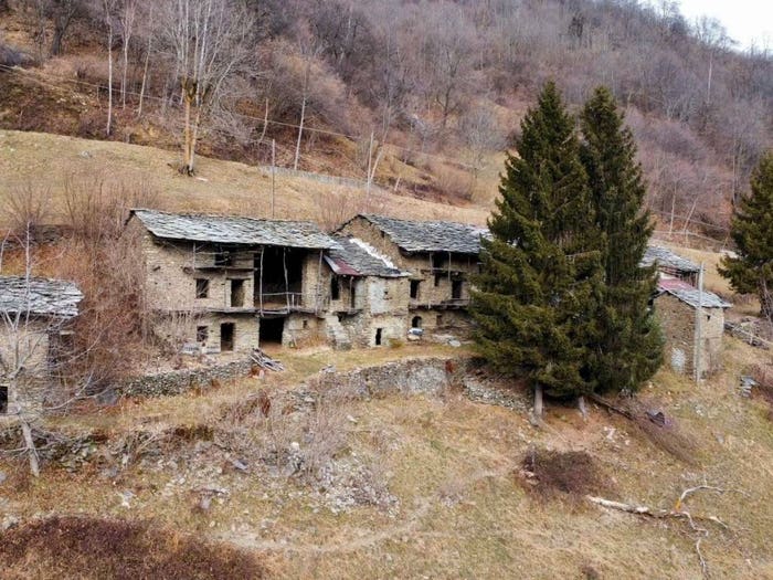 Casa con 6 locali in vendita in Frazione San Lorenzo Pratoguglielmo, Paesana