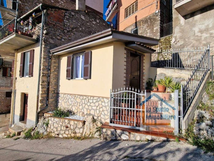 Appartamento trilocale in vendita in Via Circonvallazione, Piglio