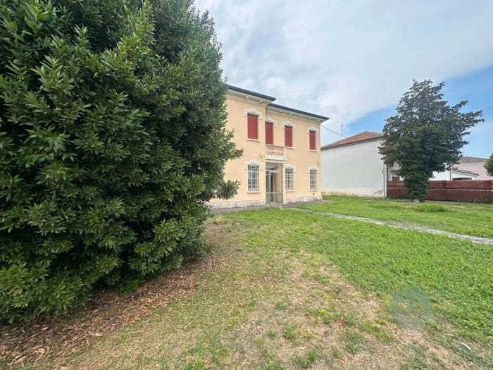 Casa quadrilocale in vendita in Via Don Giovanni Minzoni, Pilastri, Bondeno