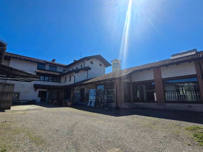 Casa con 6 locali in vendita in Via Vallone, Balocco