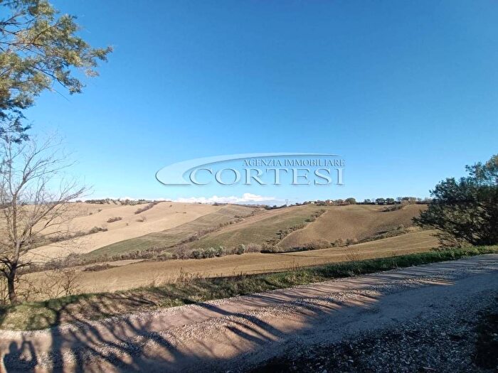 Casa con 6 locali in vendita in Terre Roveresche