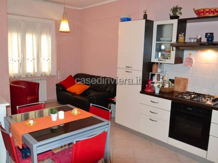 Appartamento trilocale in vendita in Centro, Finale Ligure