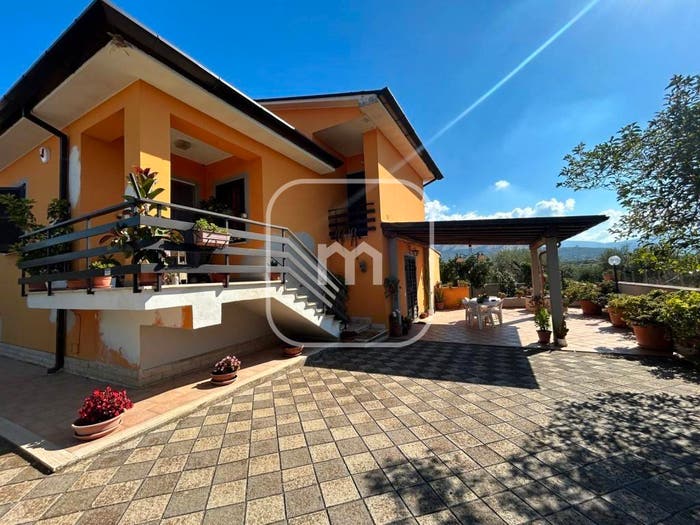 Casa quadrilocale in vendita in Contrada Colle dall'Ara, Cori