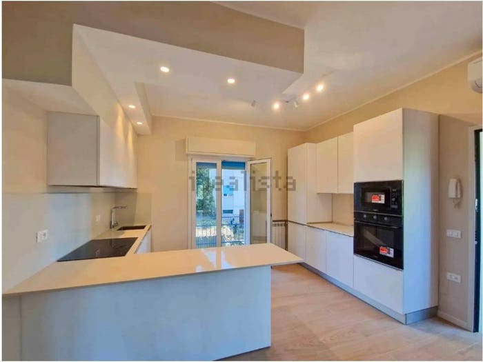 Appartamento trilocale in vendita in Via Antonio Canova, Vittoria Apuana, Forte dei Marmi