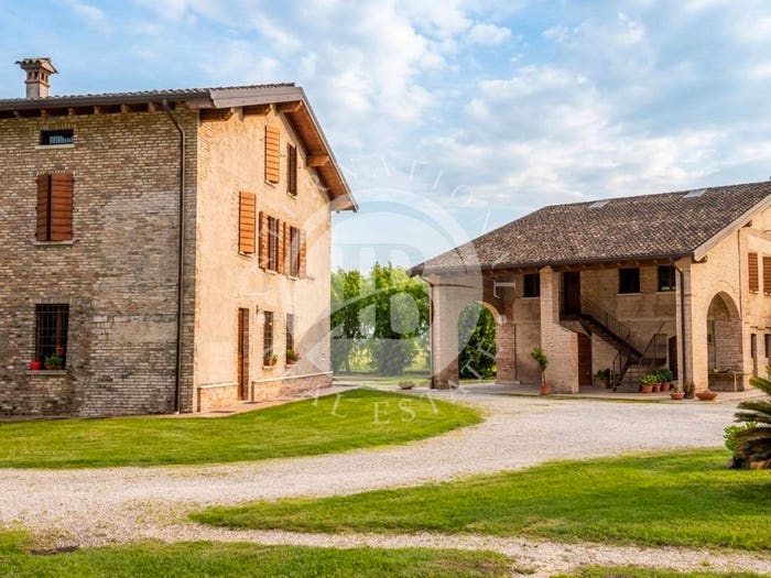 Casa con 6 locali in vendita in Ceresara