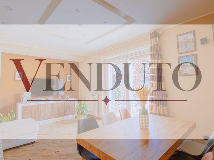 Appartamento trilocale in vendita in Via Fratelli Mazzocchi, Borghesiana, Roma
