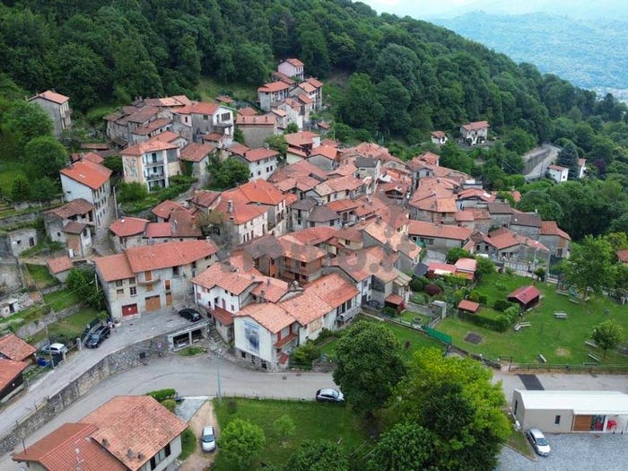 Casa con 5 locali in vendita in Via Virgilio Cerini, Arcumeggia, Casalzuigno