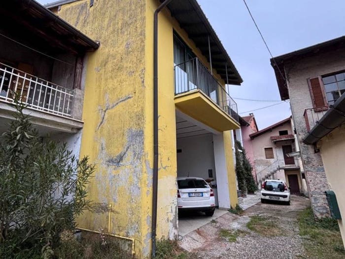 Appartamento bilocale in vendita in Via Monte Pasubio già civico Sangiano VA, Sangiano