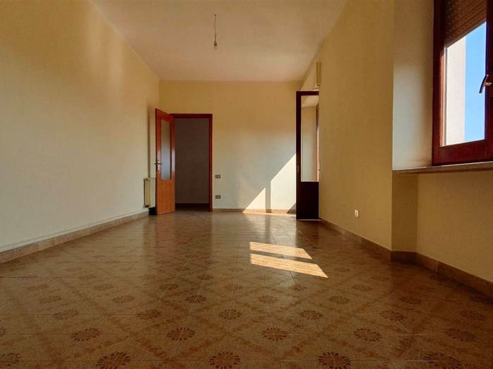 Appartamento con 6 locali in vendita in via Roma, Centro, Lanusei