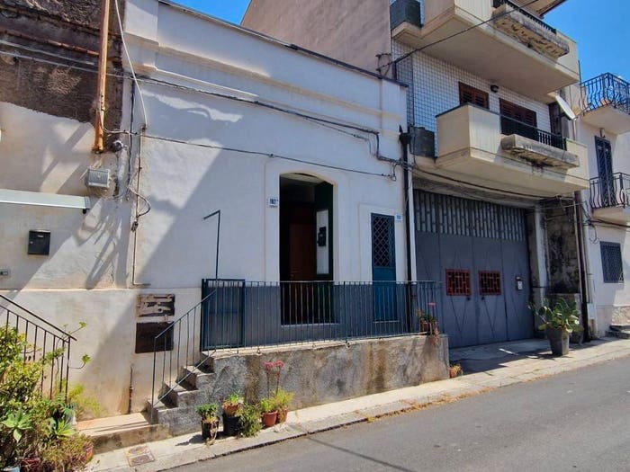 Casa bilocale in vendita in Via Nino Bixio, Barriera Leucatia, Catania
