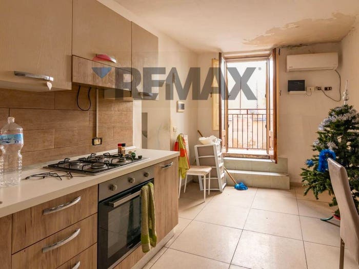 Casa quadrilocale in vendita in Via Cona, Centro, Caltagirone
