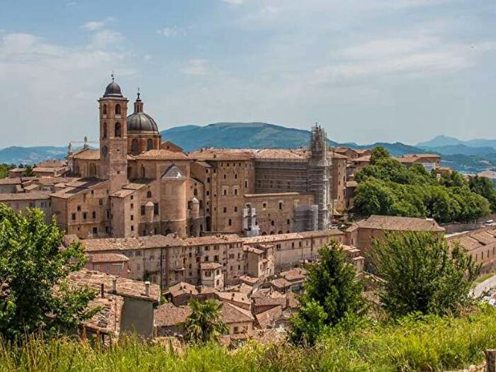 Casa con 6 locali in vendita in via Ghenghe, Urbino