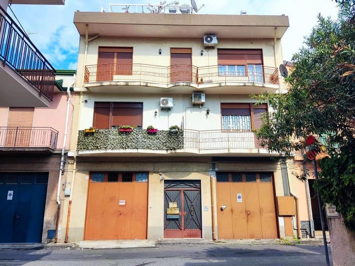 Appartamento trilocale in vendita in Via Cristoforo Colombo, Centro, Aci Sant'Antonio