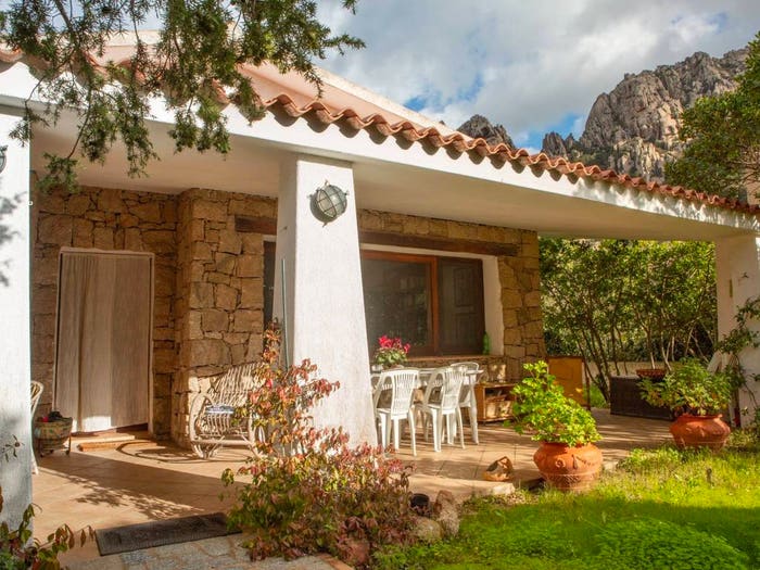Casa con 6 locali in vendita in Via Amalfi, San Pantaleo, Olbia