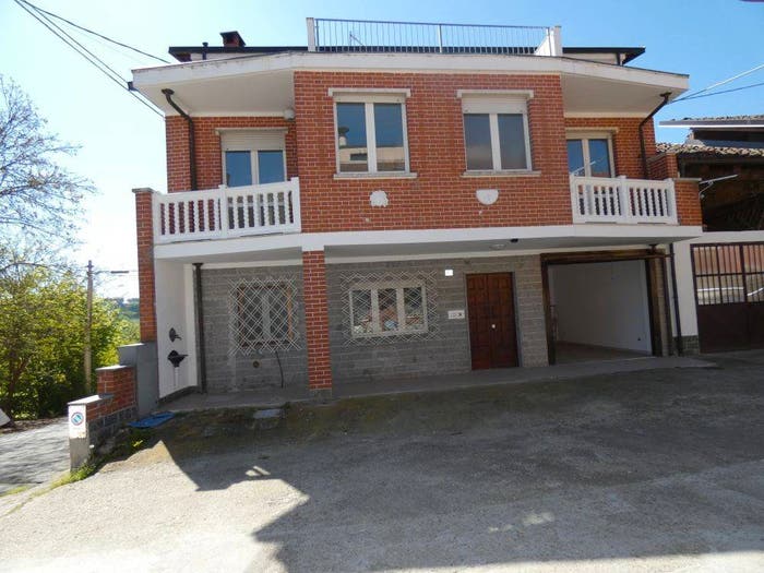 Casa quadrilocale in vendita in Frazione Sant'Antonio, Santo Stefano Roero