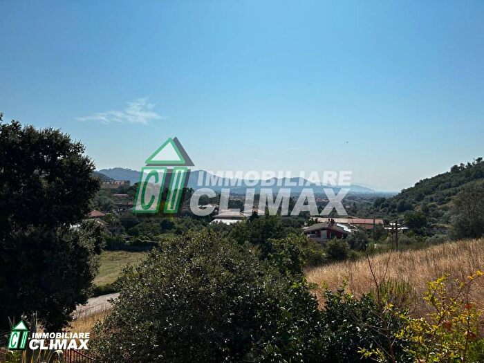 Appartamento quadrilocale in vendita in Via Michele Fiorillo, San Leucio Briano, Caserta