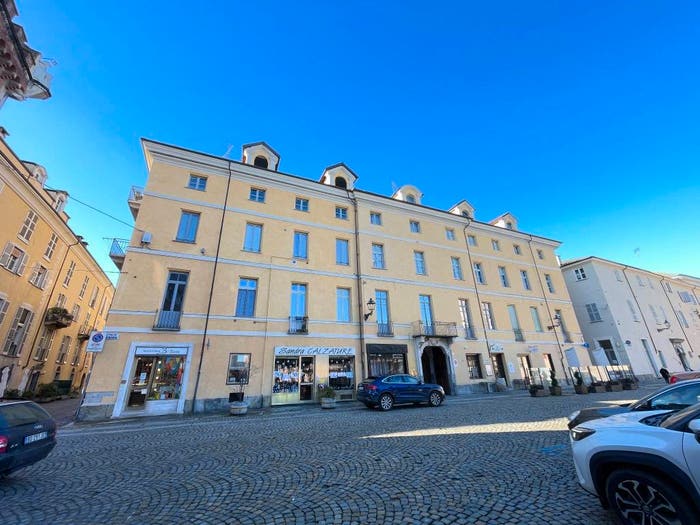 Appartamento trilocale in vendita in Via Santa Maria, Centro Storico, Cuneo