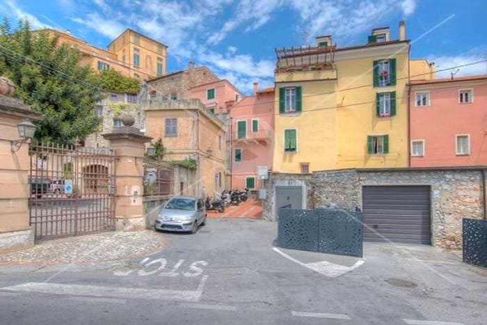 Appartamento trilocale in vendita in Borgo Castello, Centro, Loano