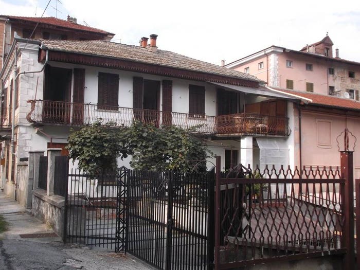 Casa con 6 locali in vendita in Viale Torino, Centro, Barge
