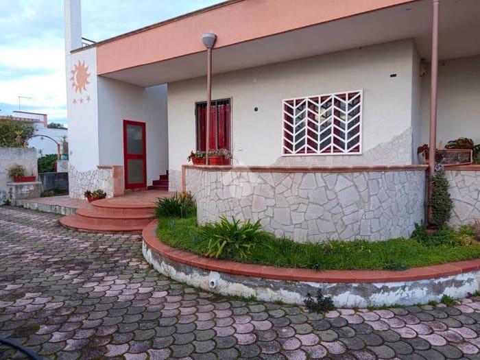 Casa con 6 locali in vendita in Ginosa