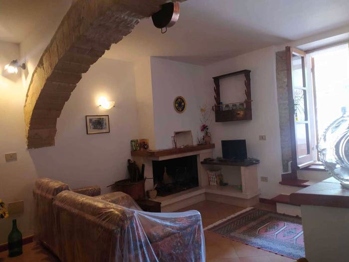 Casa quadrilocale in vendita in Piazza Panfili, Centro, Guardea