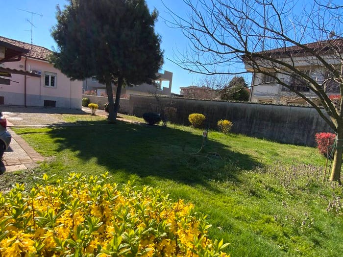 Casa trilocale in vendita in Via Ugo Foscolo, Centro, Parabiago