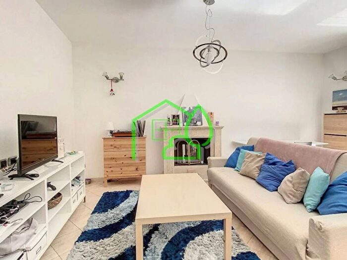 Appartamento con 5 locali in vendita in Via Iv Novembre, Lungomare, Viareggio