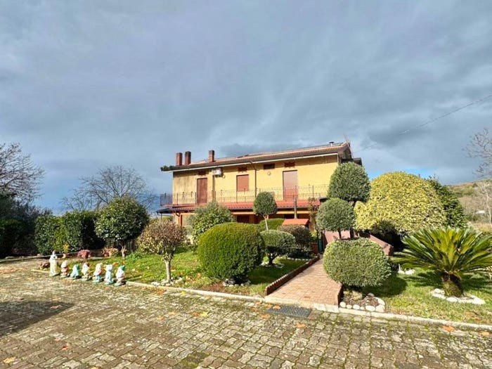 Casa con 5 locali in vendita in Viale Sandro Pertini, San Potito Ultra