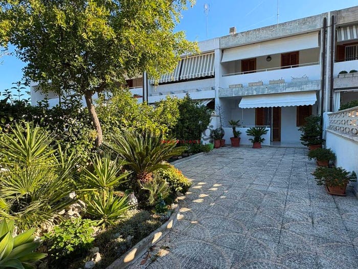 Casa quadrilocale in vendita in Via Antoniotto Uso di Mare, San Cataldo, Lecce