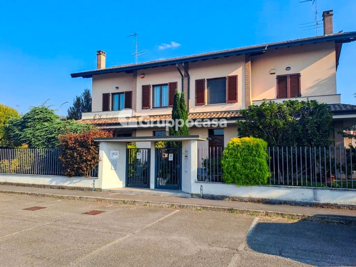 Appartamento quadrilocale in vendita in Via S Pellico, Centro, Robecco sul Naviglio