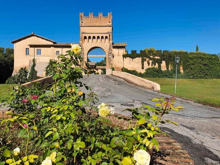 Appartamento con 6 locali in vendita in viale del castello, Bivio Di Capanelle, Capena