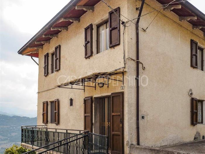Casa con 6 locali in vendita in Costrignano, Palagano
