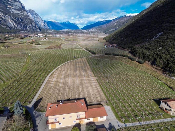 Casa con 6 locali in vendita in Località Ronchi, Dro