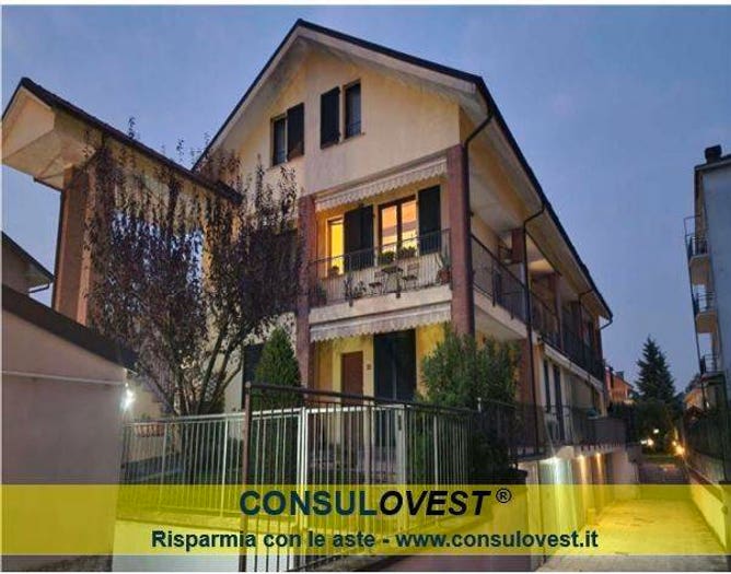 Appartamento trilocale in vendita in Via Milano, Centro, Landriano