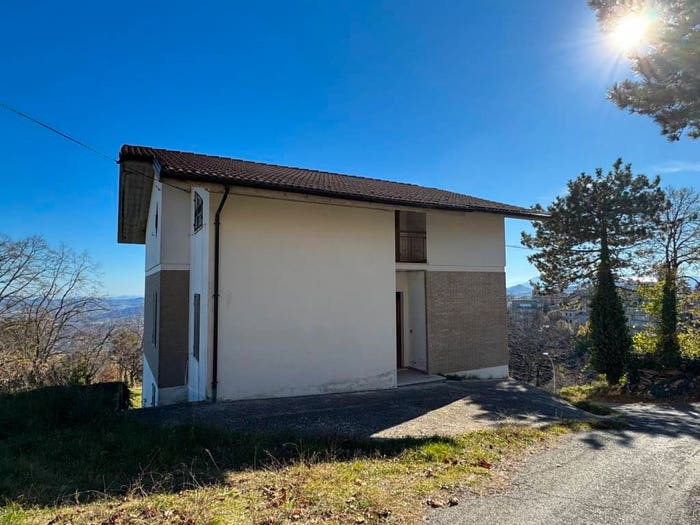 Casa con 6 locali in vendita in Via Sant'Antonio, Centro, Montefalcone Appennino