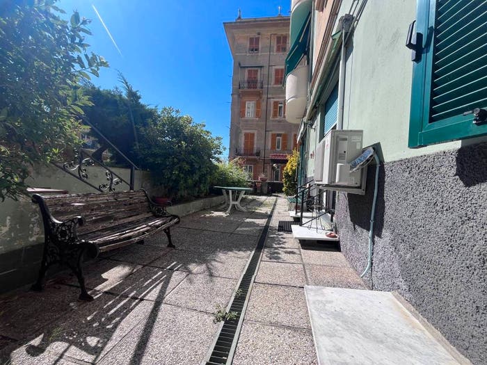 Appartamento quadrilocale in vendita in Via Napoli, Lagaccio, Genova