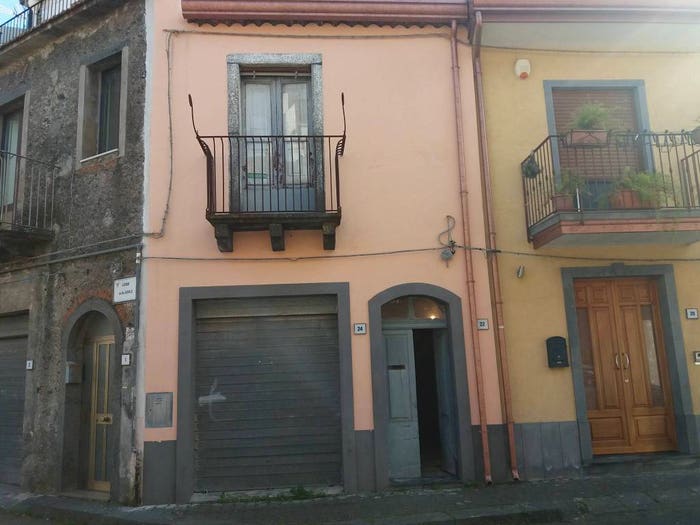 Casa quadrilocale in vendita in Via Regina Margherita, Linguaglossa