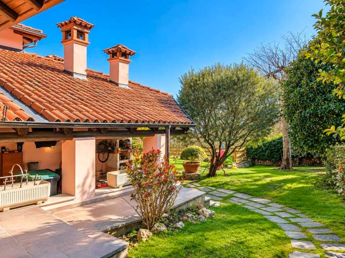 Casa con 6 locali in vendita in Meina