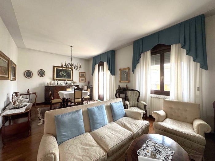 Casa con 6 locali in vendita in Via Dante Alighieri, Bottrighe, Adria