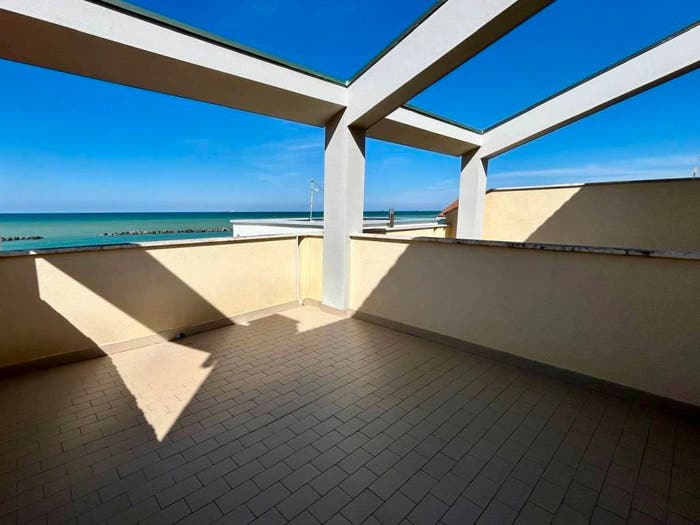 Appartamento trilocale in vendita in Marina Di Rocca Priora, Falconara Marittima