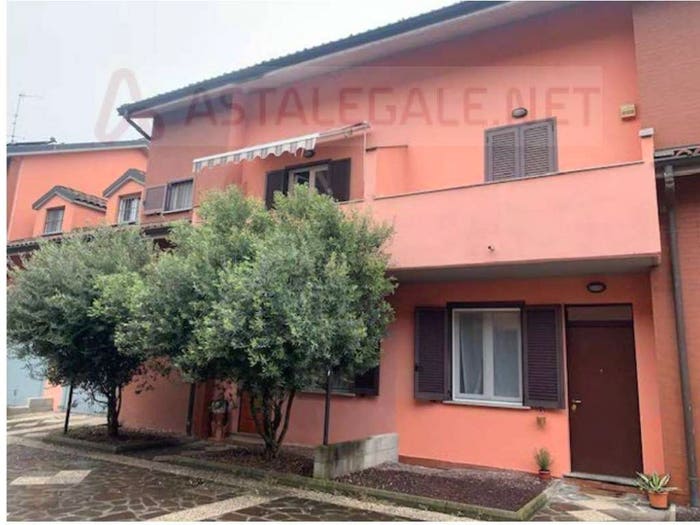 Casa con 5 locali in vendita in Frazione Pairana in Via Lussu, Landriano