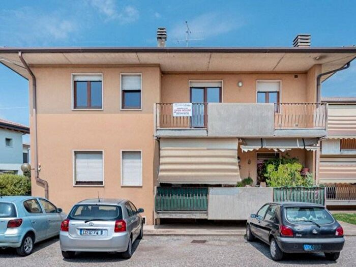 Appartamento quadrilocale in vendita in Via Piave Rizza di Castel d'Azzano, Castel D'Azzano