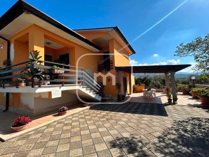 Casa con 6 locali in vendita in Contrada Colle dall'Ara, Cori