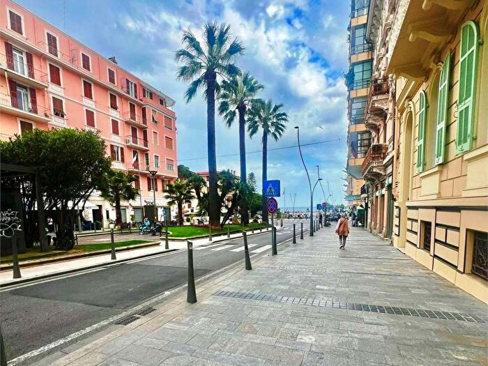 Appartamento con 5 locali in vendita in Porto Vecchio, Sanremo