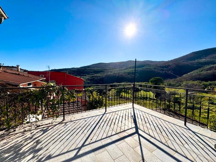 Casa con 6 locali in vendita in Piazza Viani, Villa Guardia Villa Viani, Pontedassio