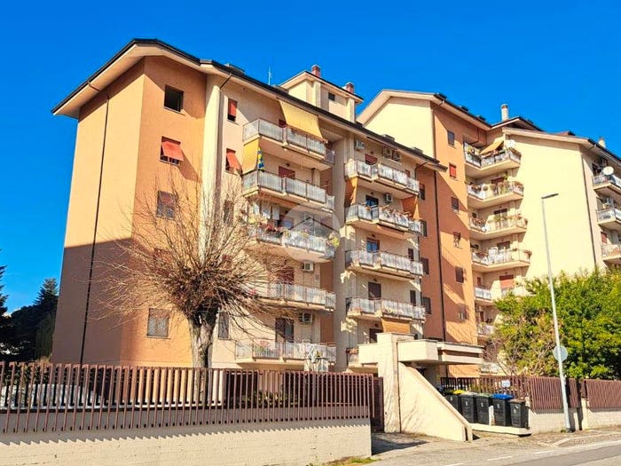 Appartamento trilocale in vendita in Via Vado del Tufo, Tribunale, Frosinone